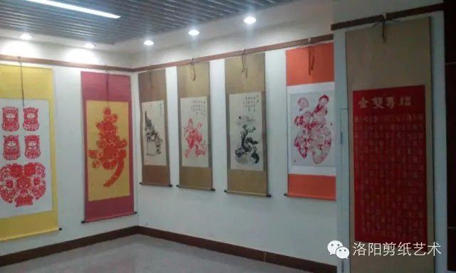 洛阳书画剪纸艺术展在哈密举办