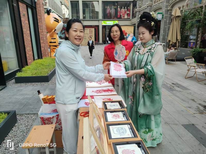 以牡丹为题，剪洛阳旧事