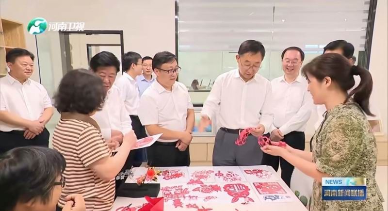 刘宁徐令义深入社区剪纸课堂，关切非遗传承发展活力