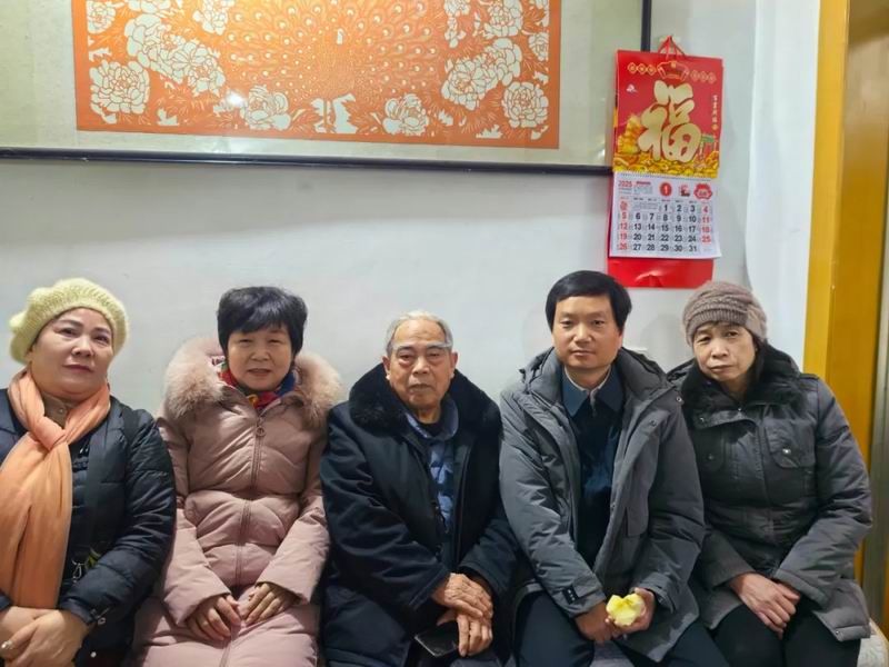 剪纸情暖岁末，非遗薪火相传